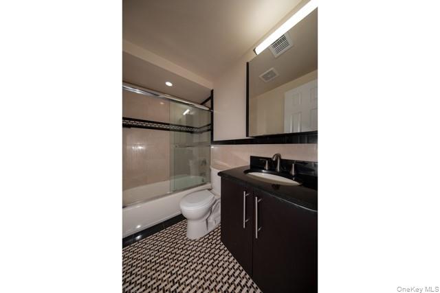 102 Tudor Lane # 102, Middle Island, NY 11953