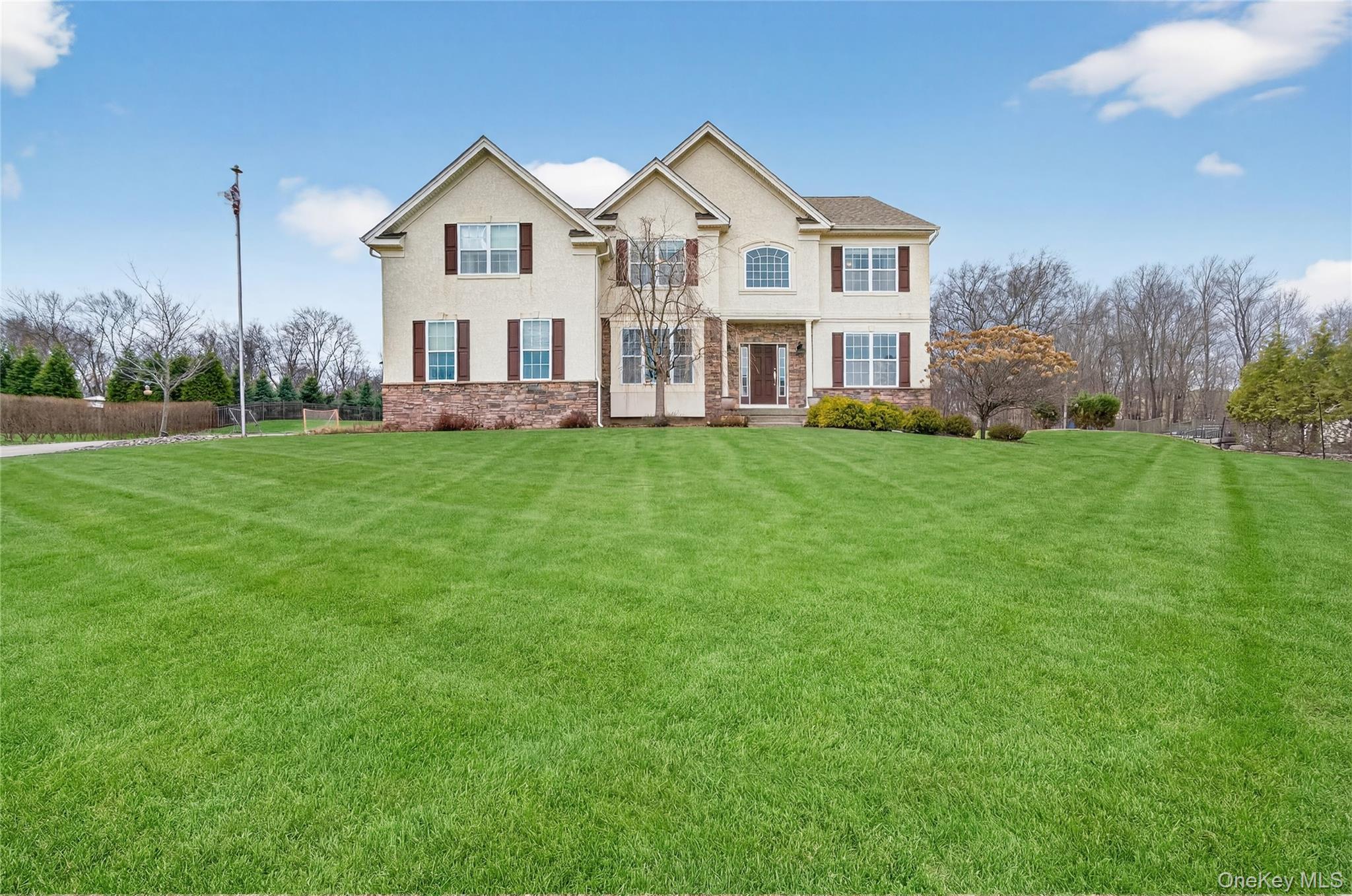 75 Luthien Forest Road, Rock Tavern, NY 12575