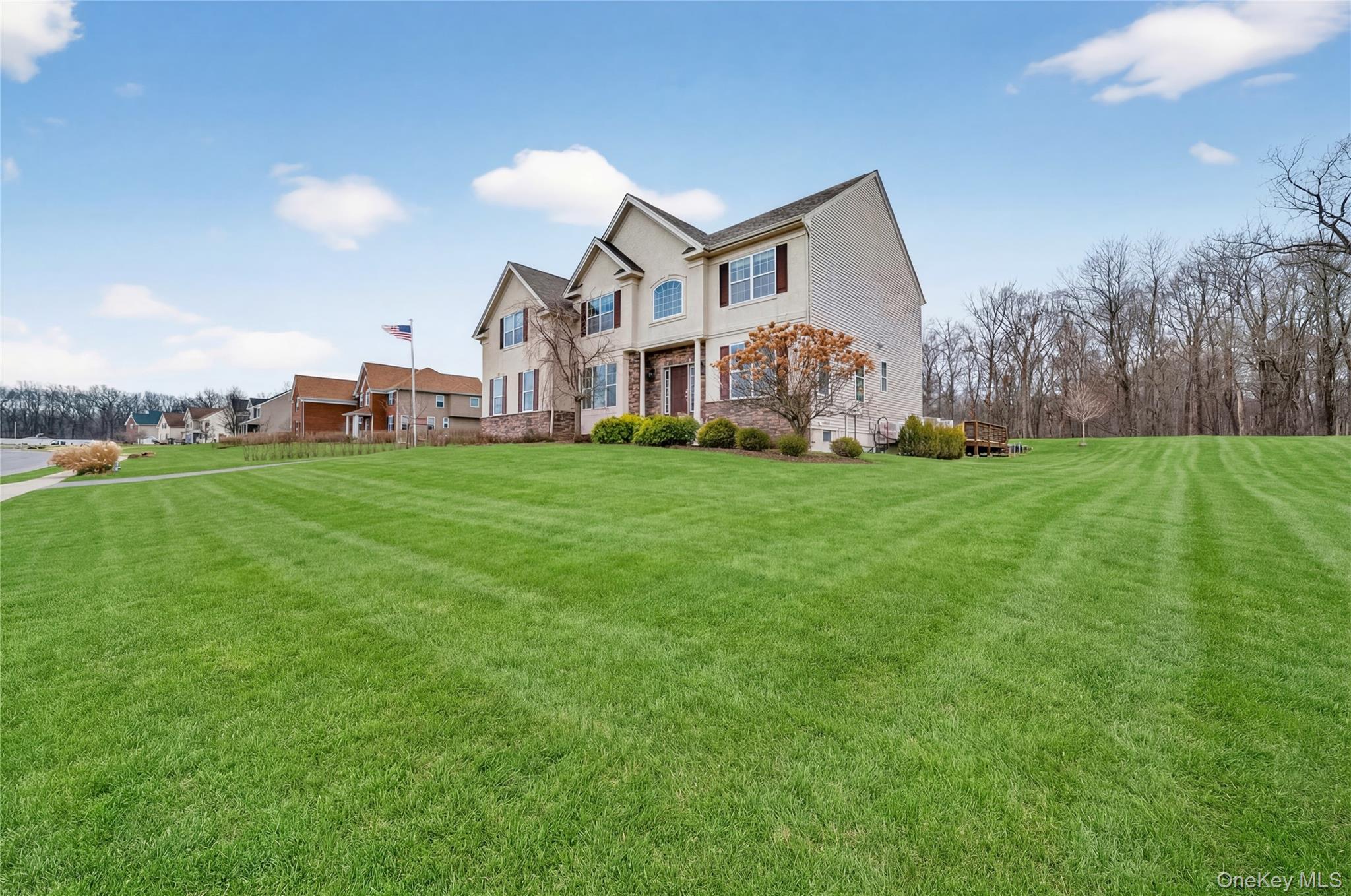 75 Luthien Forest Road, Rock Tavern, NY 12575