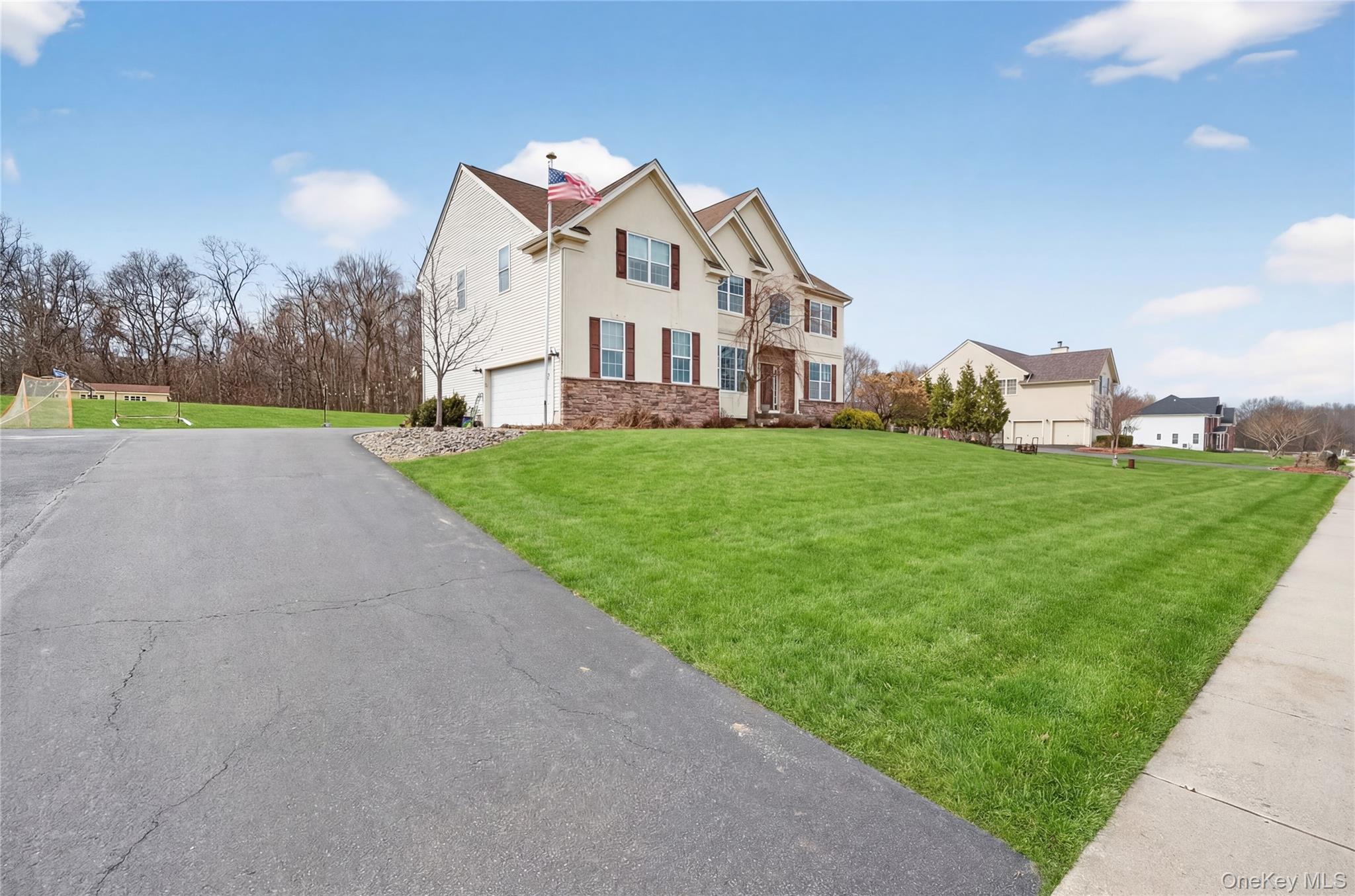 75 Luthien Forest Road, Rock Tavern, NY 12575