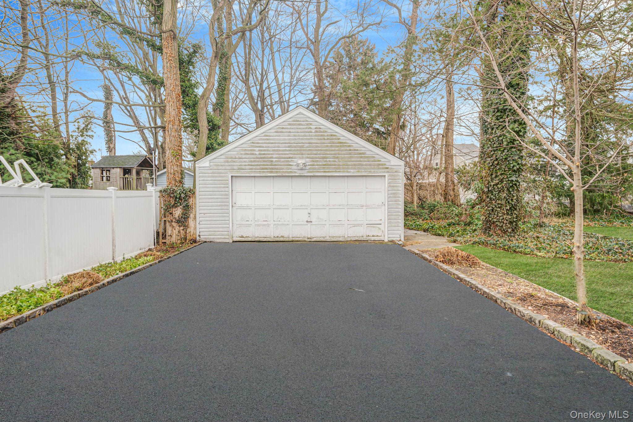 8 Florence Court, Huntington Station, NY 11746