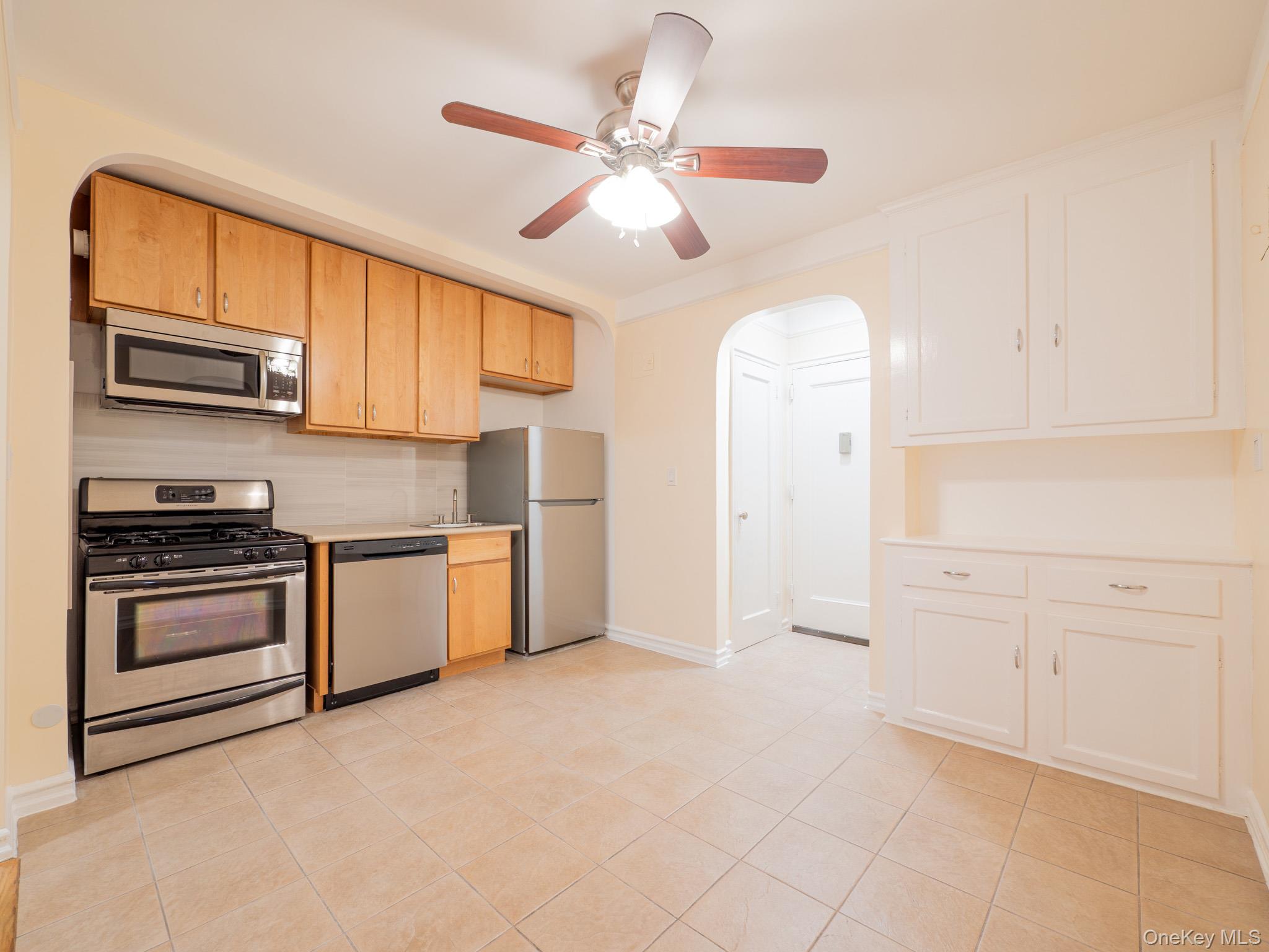 64-85 Saunders Street # A9, Rego Park, NY 11375