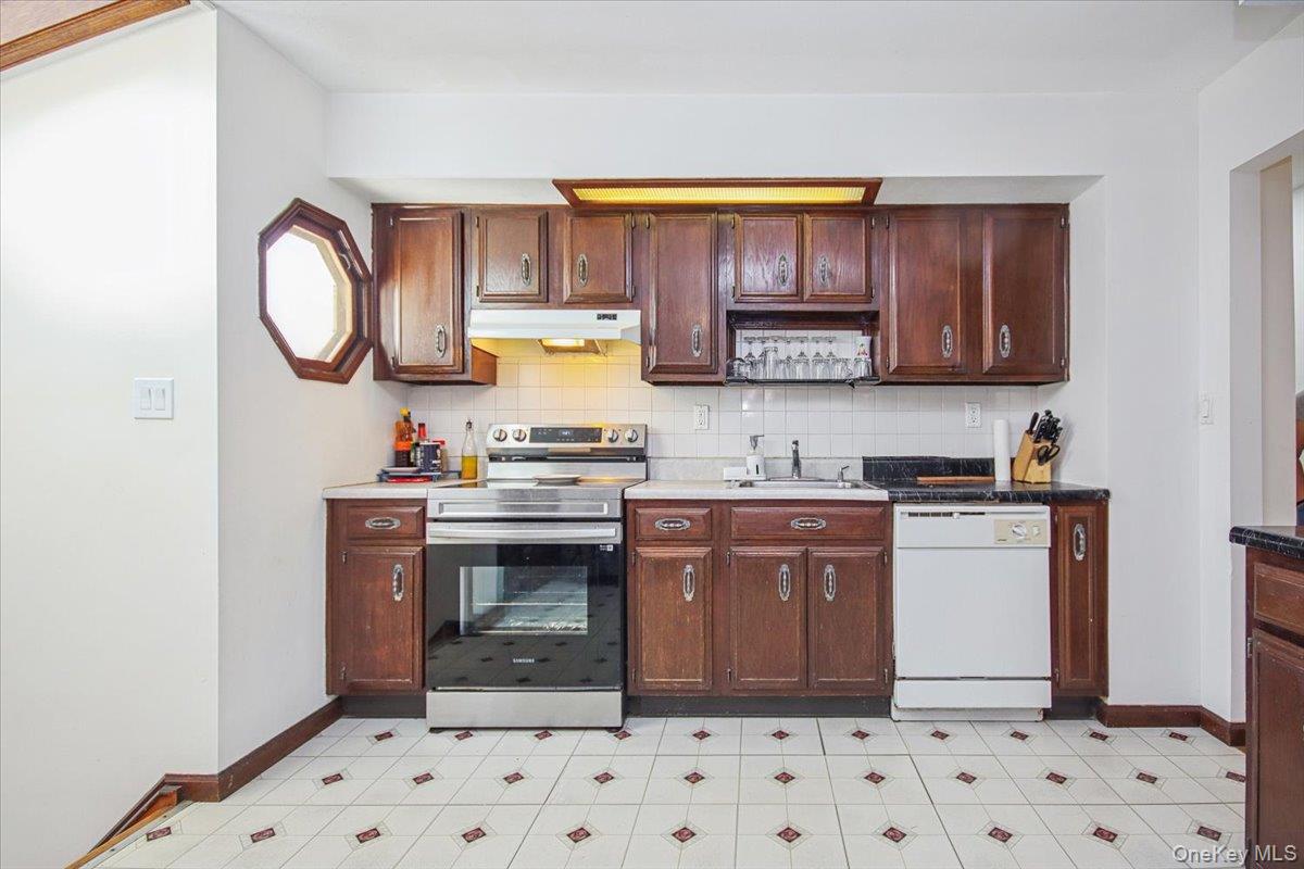 322 Lakeview Street, Mahopac, NY 10541