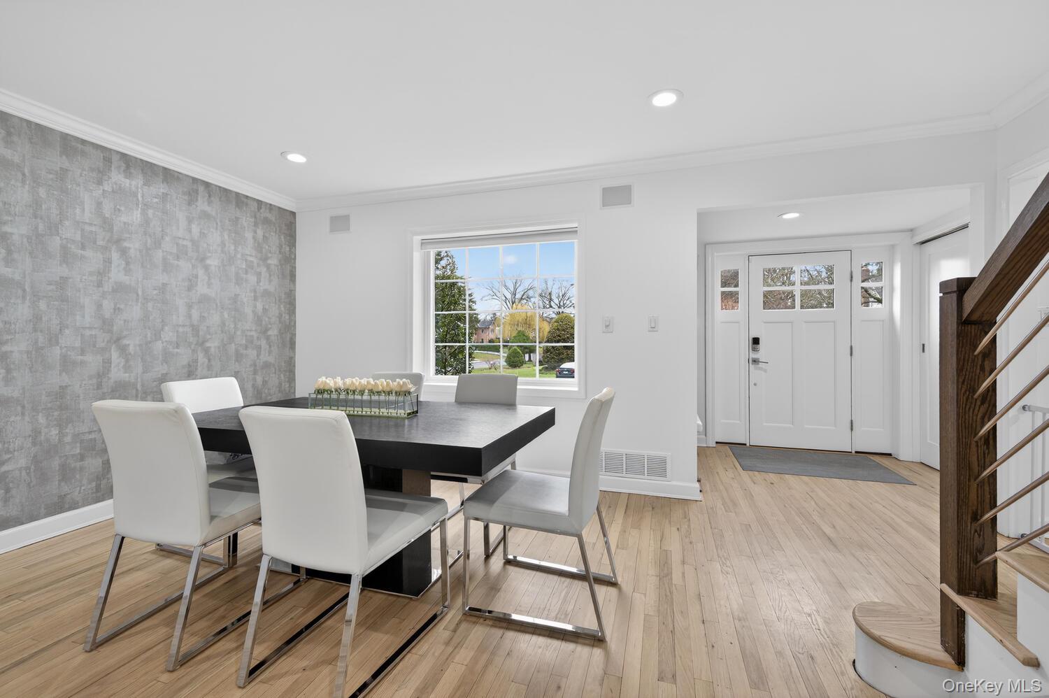 65 Circle Drive, Roslyn Heights, NY 11577