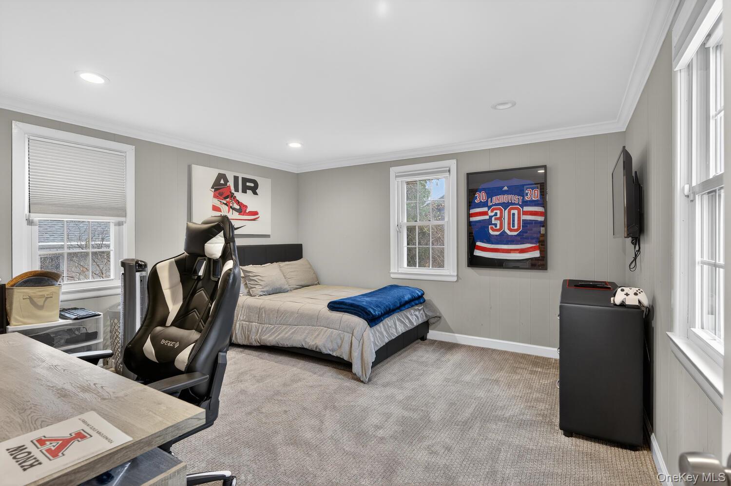 65 Circle Drive, Roslyn Heights, NY 11577