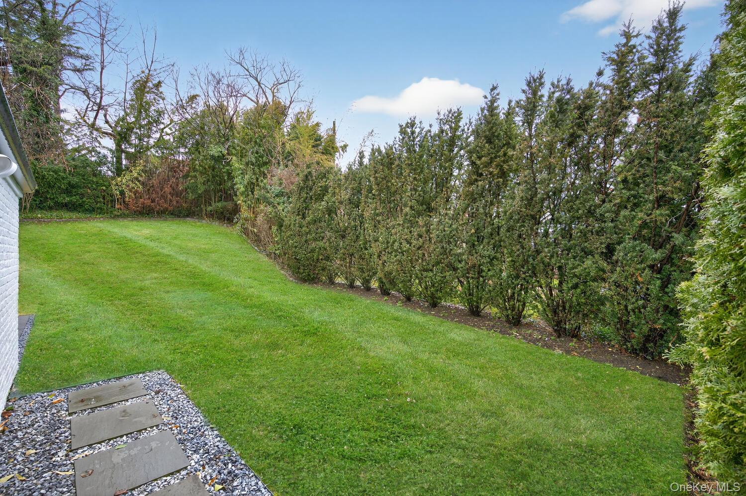 65 Circle Drive, Roslyn Heights, NY 11577