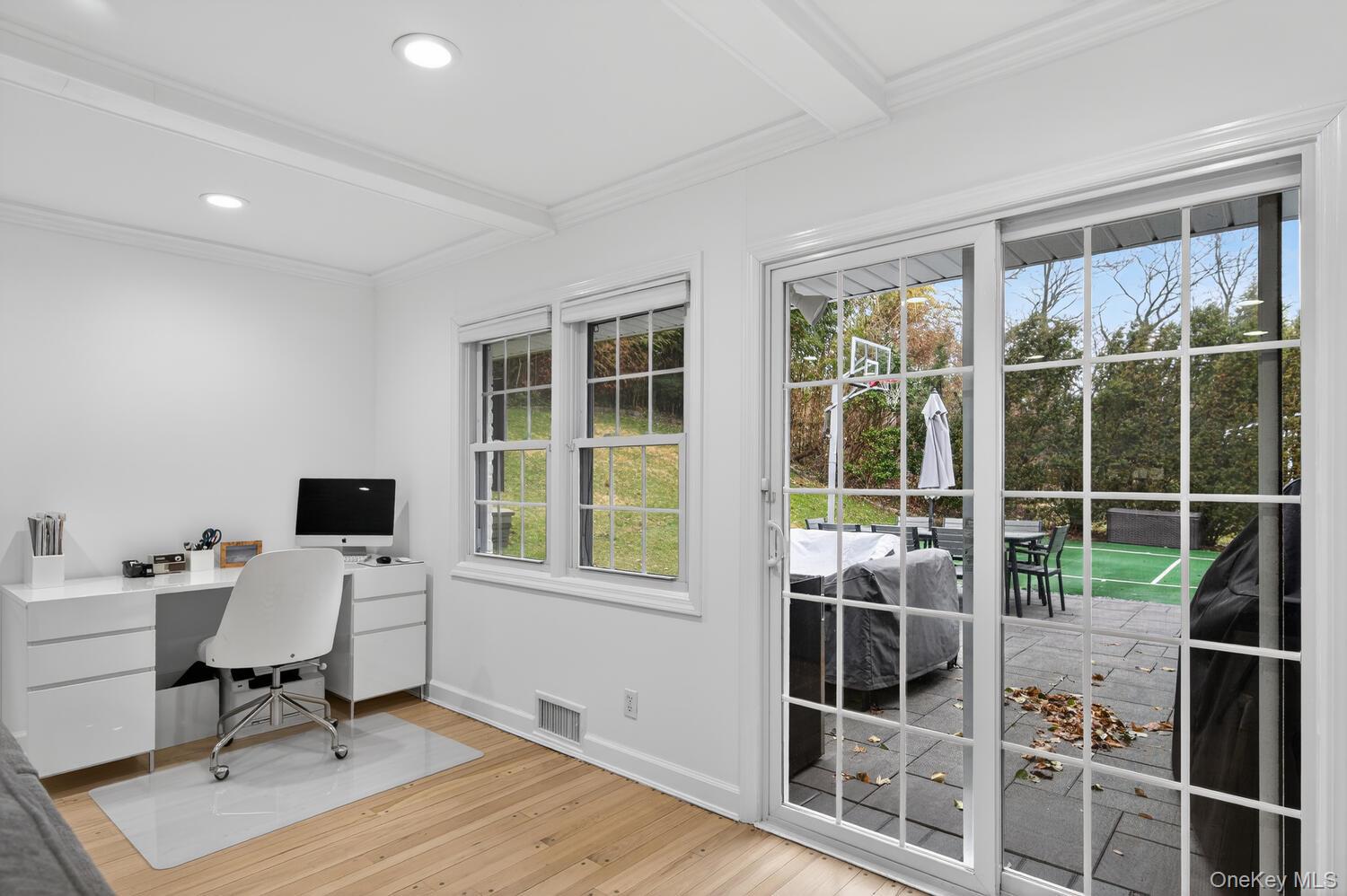 65 Circle Drive, Roslyn Heights, NY 11577