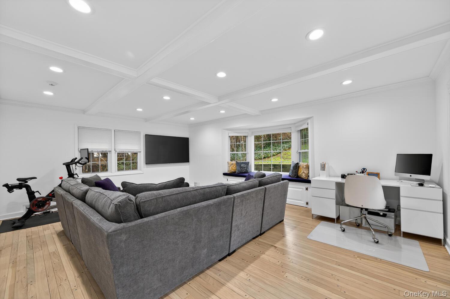 65 Circle Drive, Roslyn Heights, NY 11577