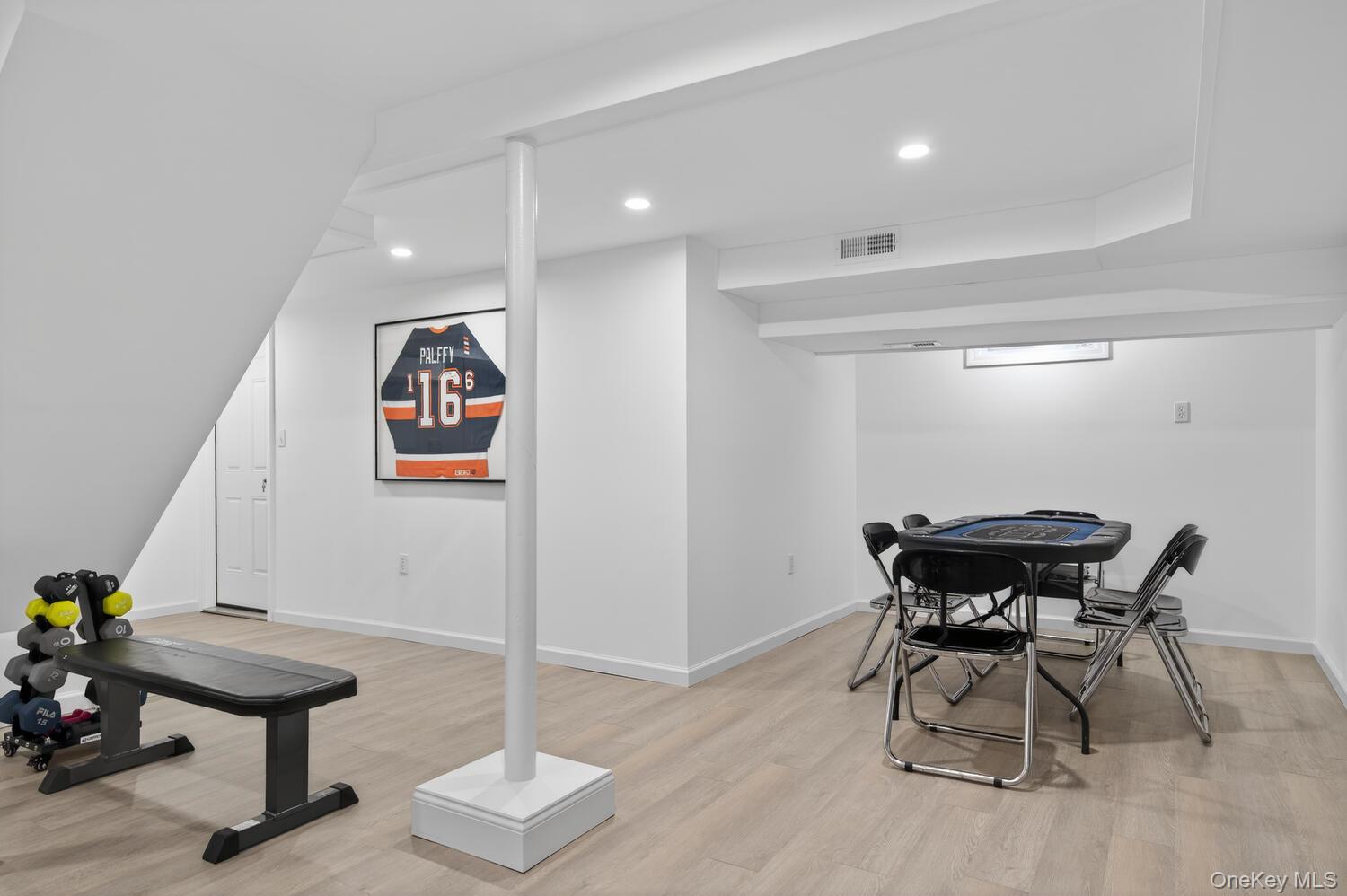 65 Circle Drive, Roslyn Heights, NY 11577