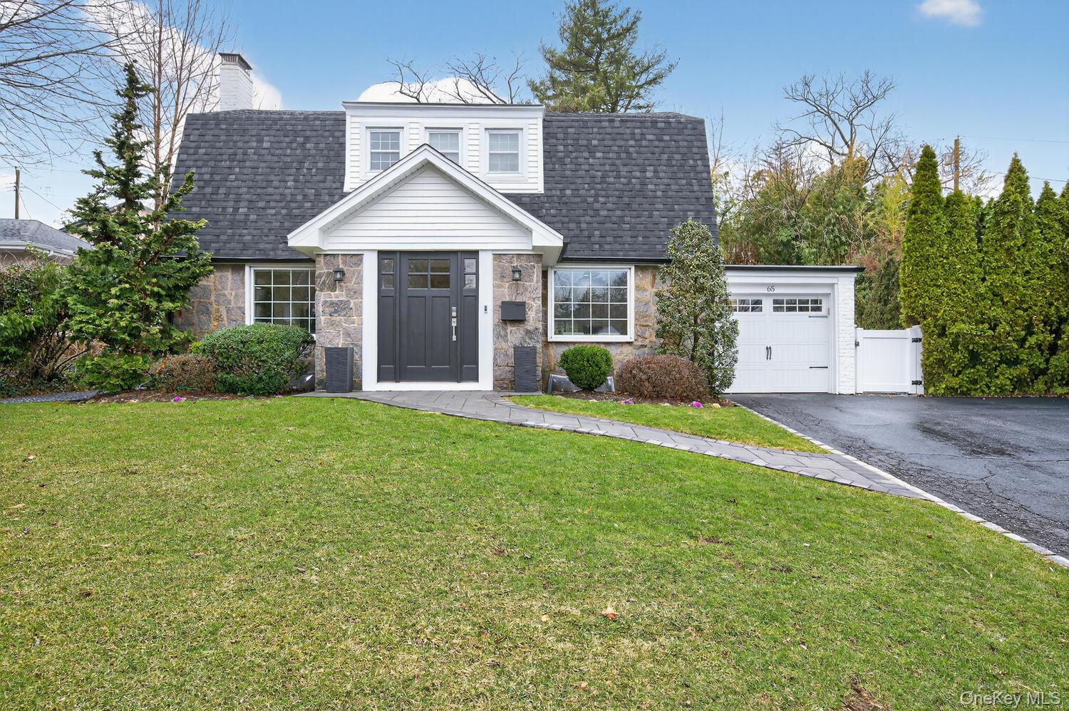 65 Circle Drive, Roslyn Heights, NY 11577