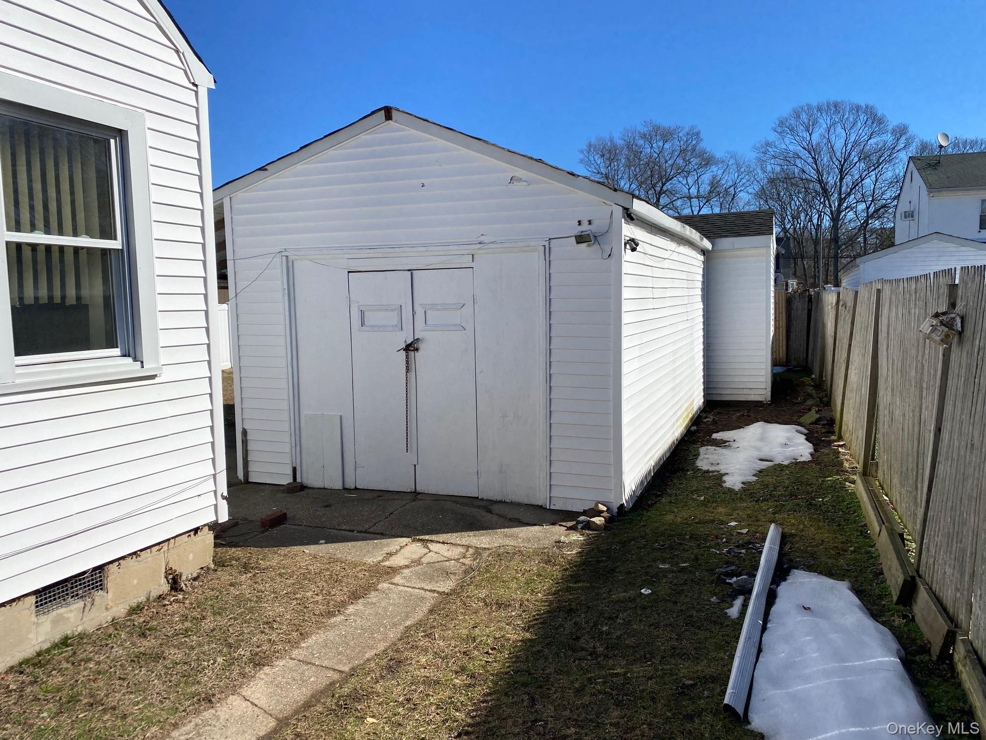 9 Beechwood Drive, Shirley, NY 11967