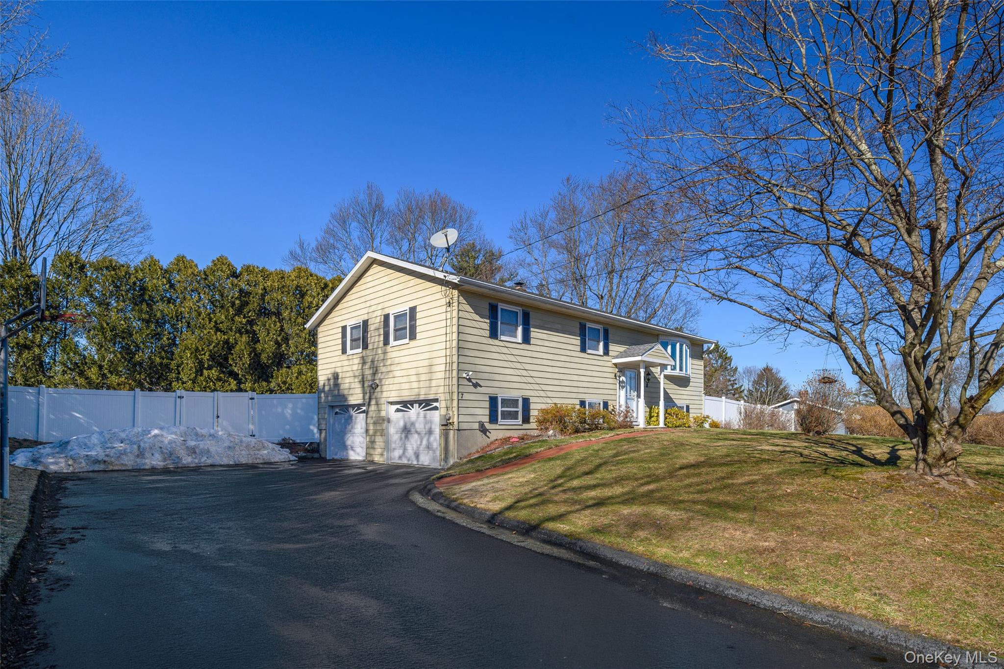 7 Bittersweet Dr, Danbury, Call Listing Agent, CT 06811