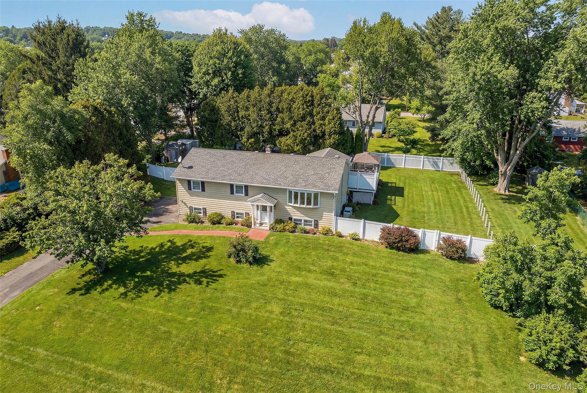 7 Bittersweet Dr, Danbury, Call Listing Agent, CT 06811