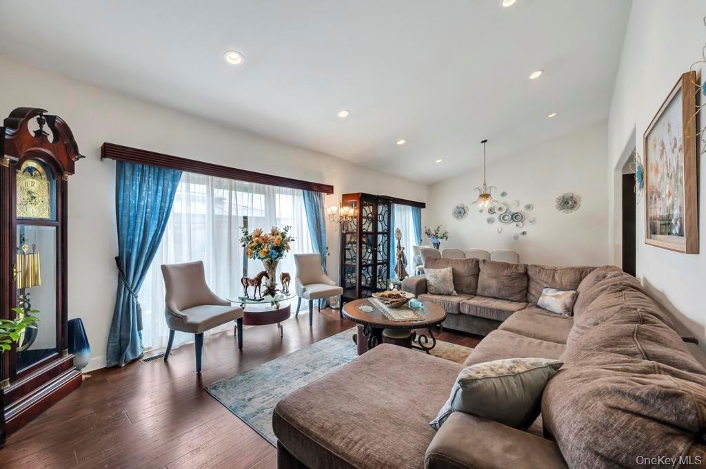 191 Flower Road, Shirley, NY 11967