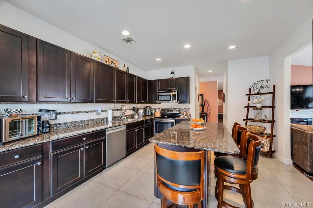 191 Flower Road, Shirley, NY 11967