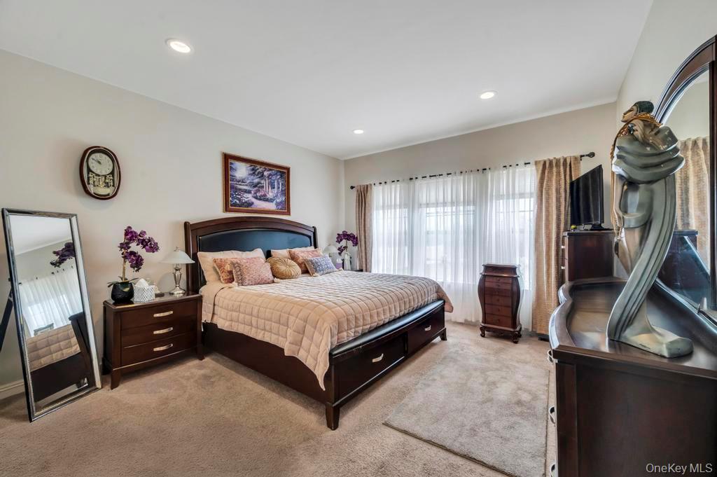 191 Flower Road, Shirley, NY 11967