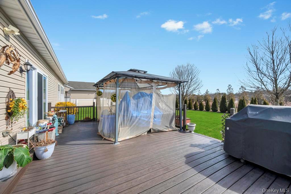 191 Flower Road, Shirley, NY 11967