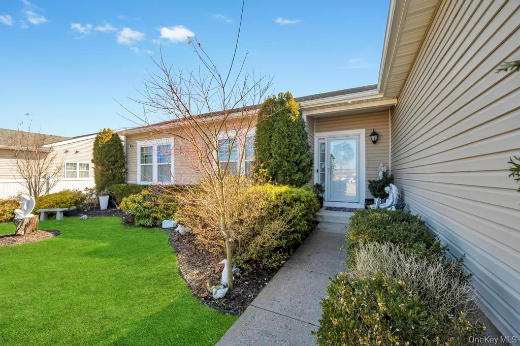 191 Flower Road, Shirley, NY 11967