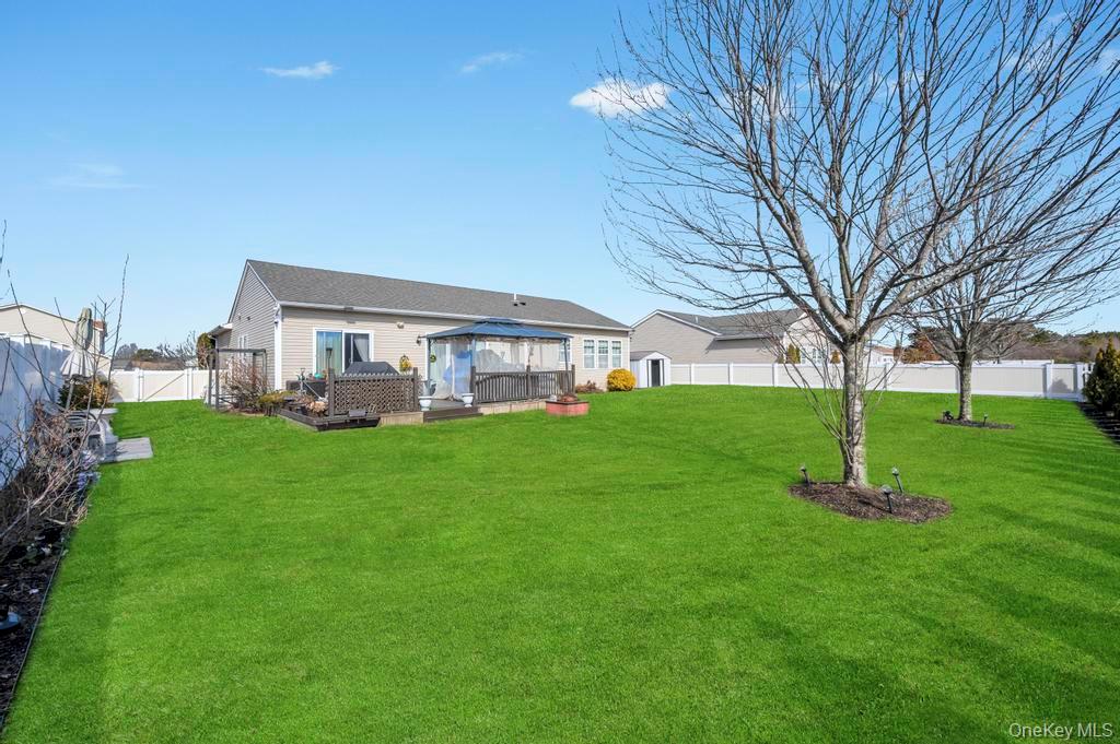 191 Flower Road, Shirley, NY 11967