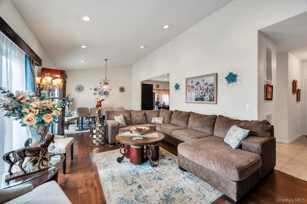 191 Flower Road, Shirley, NY 11967