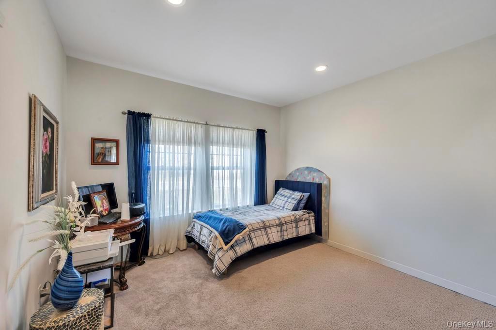 191 Flower Road, Shirley, NY 11967