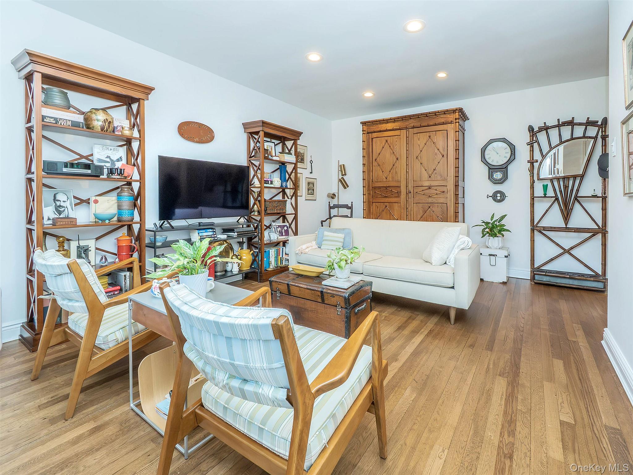 22 Madison Park # L, Port Washington, NY 11050