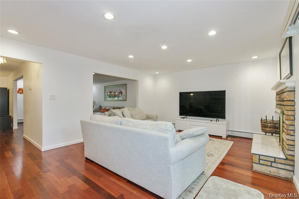 43 ELM Street, Great Neck, NY 11021