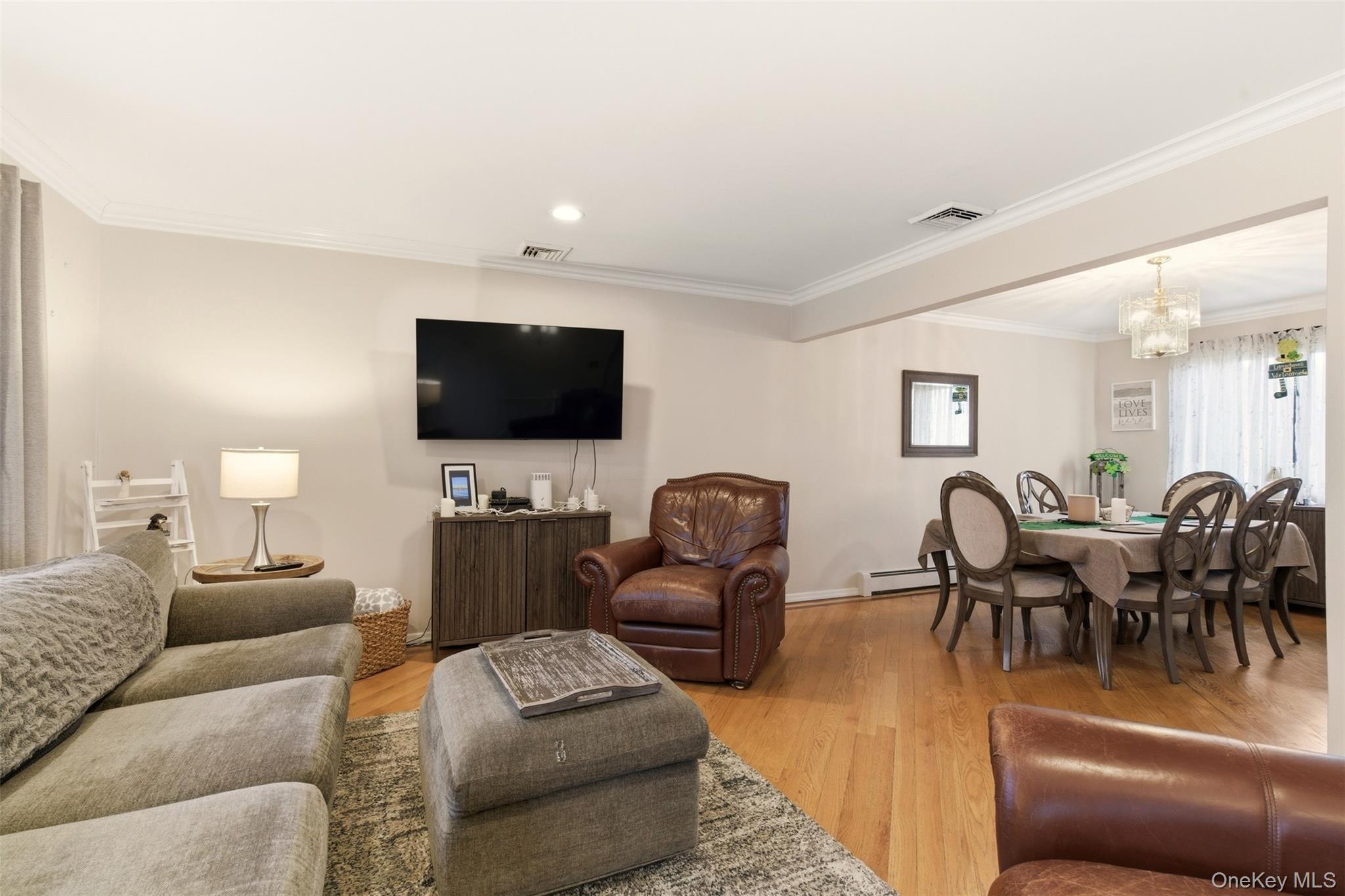 17 Westminster Lane, West Islip, NY 11795