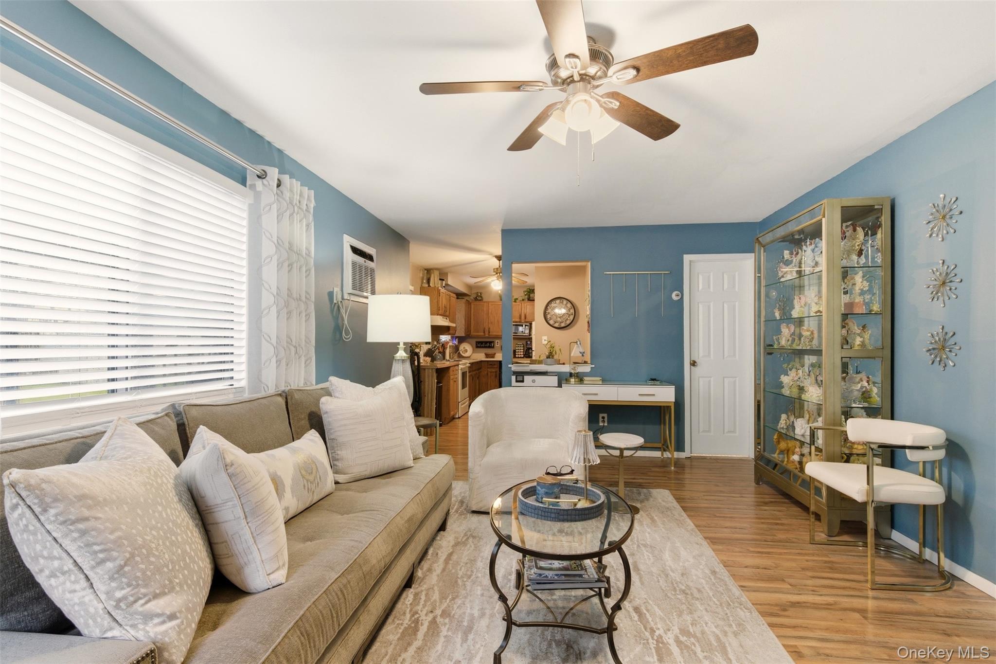 17 Westminster Lane, West Islip, NY 11795