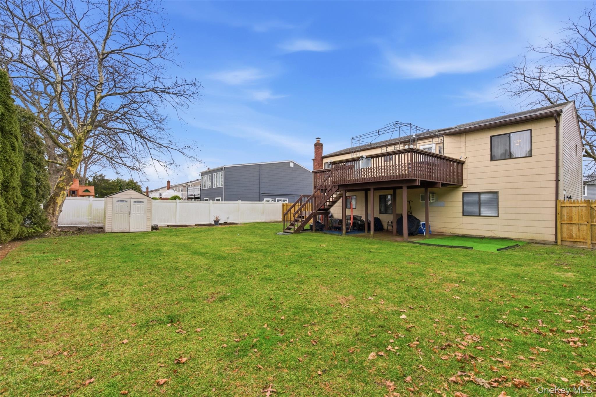 17 Westminster Lane, West Islip, NY 11795