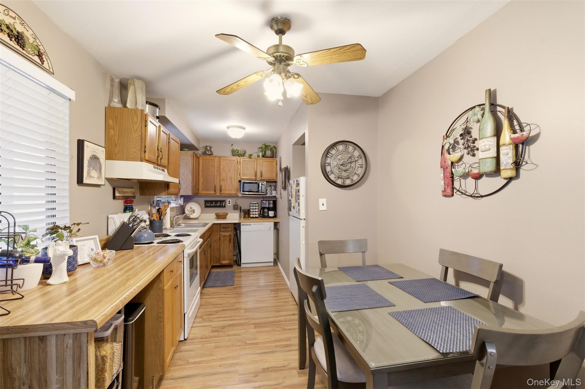 17 Westminster Lane, West Islip, NY 11795