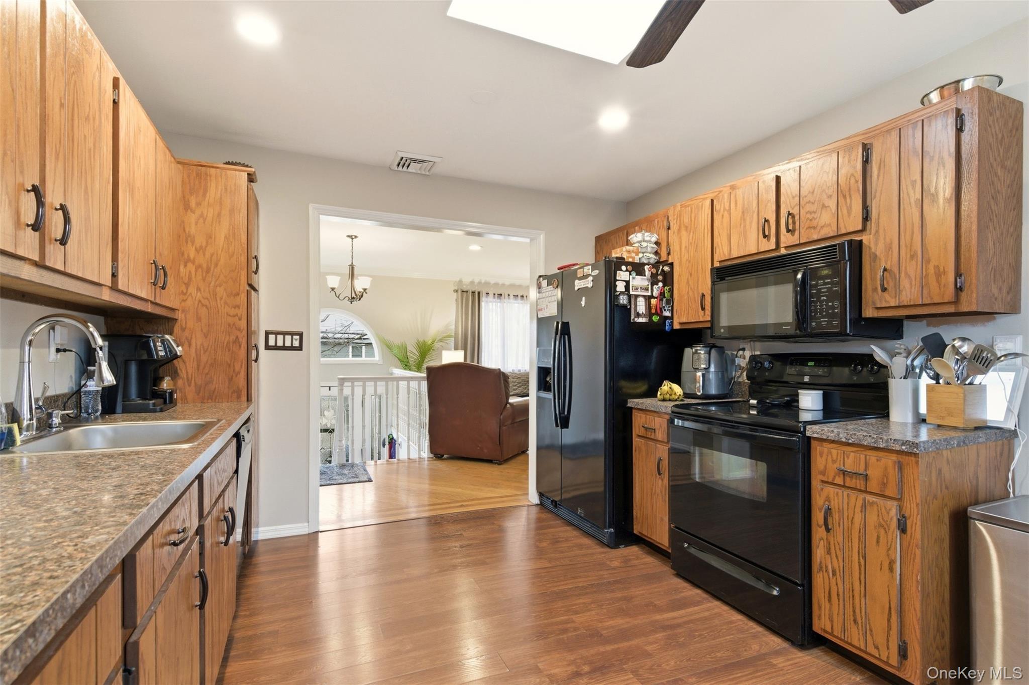 17 Westminster Lane, West Islip, NY 11795