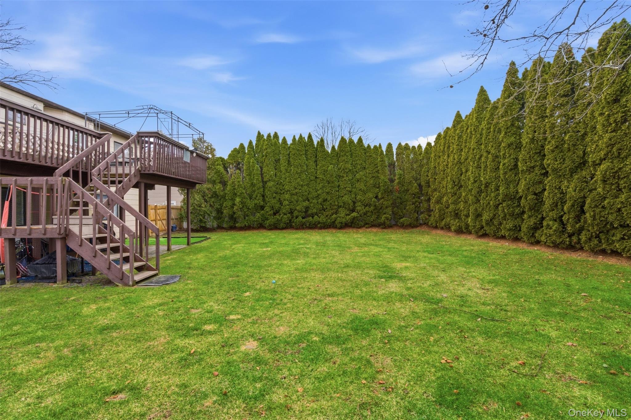 17 Westminster Lane, West Islip, NY 11795