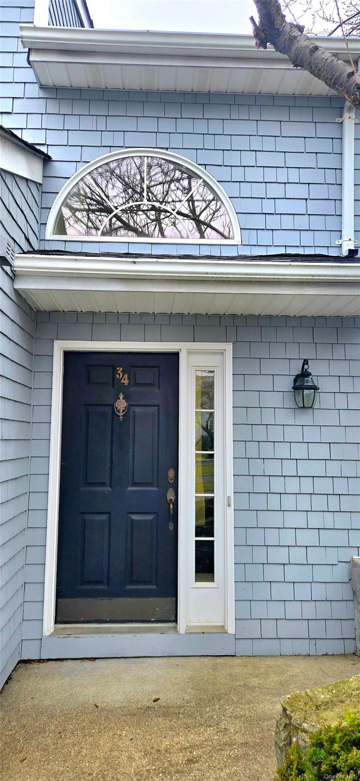34 Lakebridge Drive S, Kings Park, NY 11754
