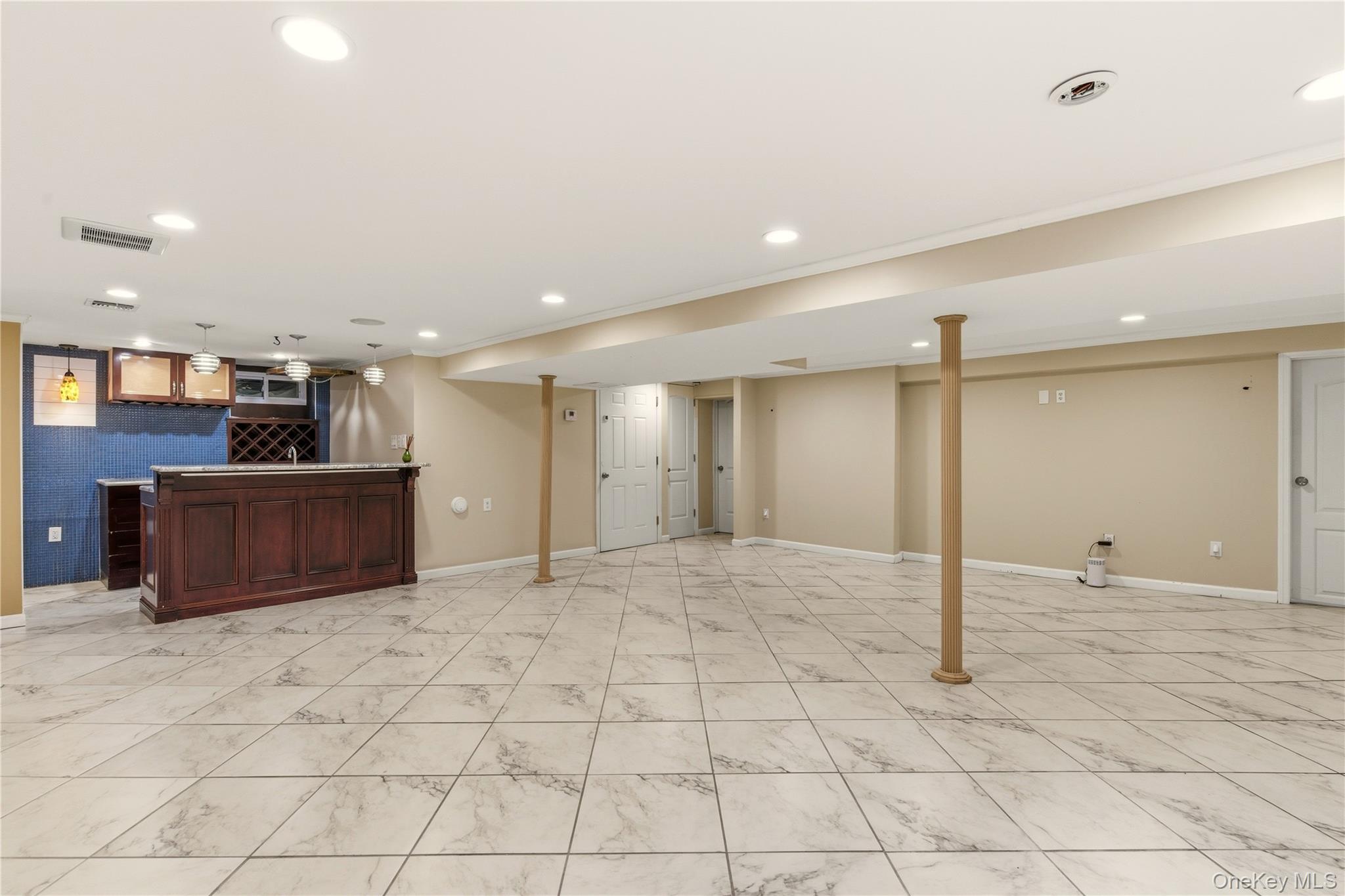 24 Green Drive, Roslyn, NY 11576