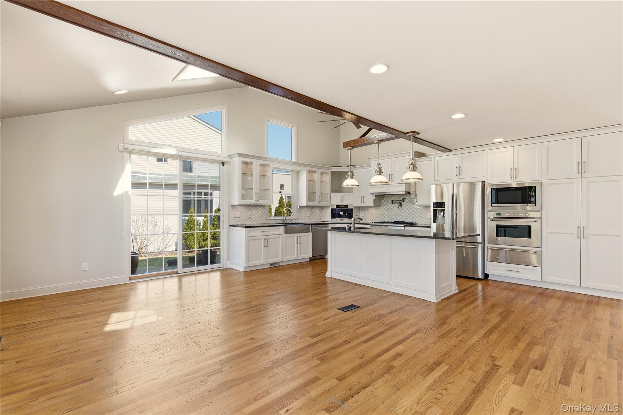 24 Green Drive, Roslyn, NY 11576