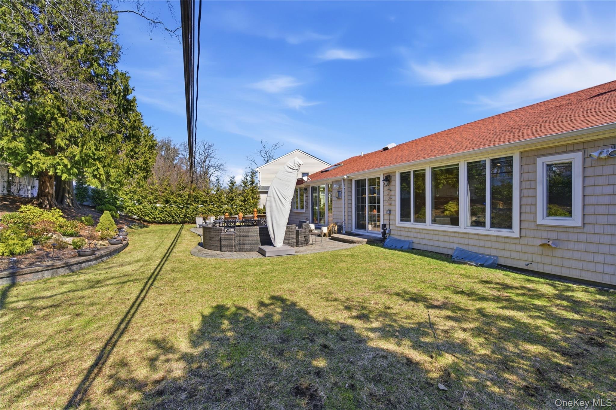 24 Green Drive, Roslyn, NY 11576