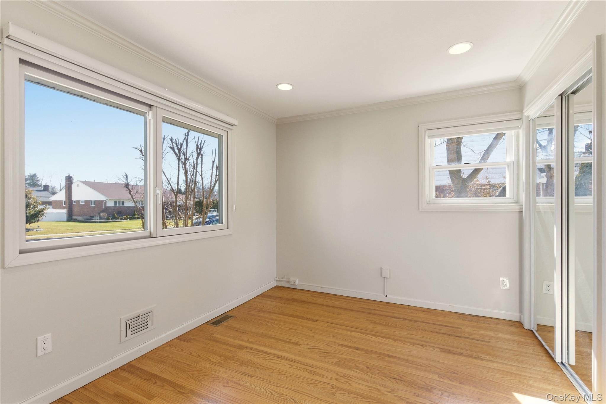 24 Green Drive, Roslyn, NY 11576