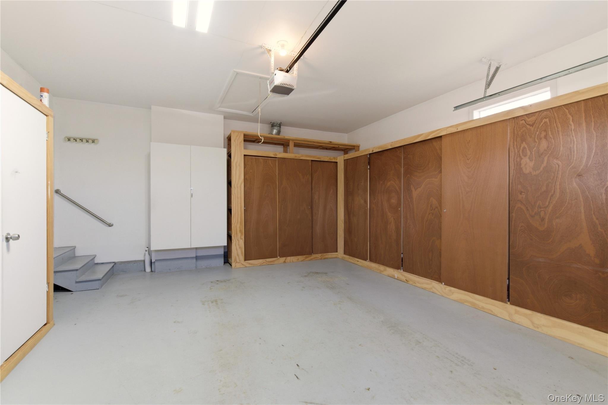 24 Green Drive, Roslyn, NY 11576