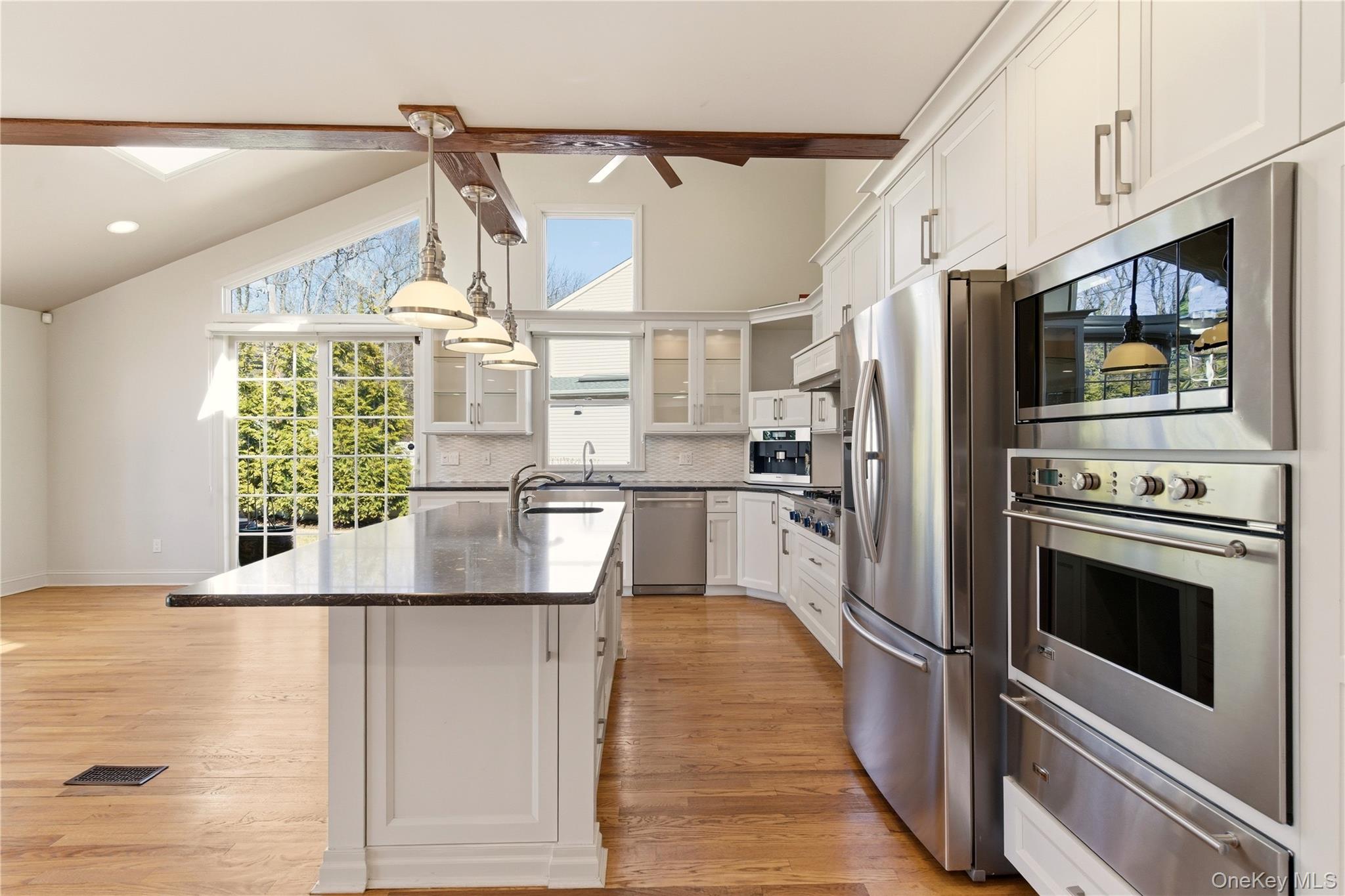 24 Green Drive, Roslyn, NY 11576