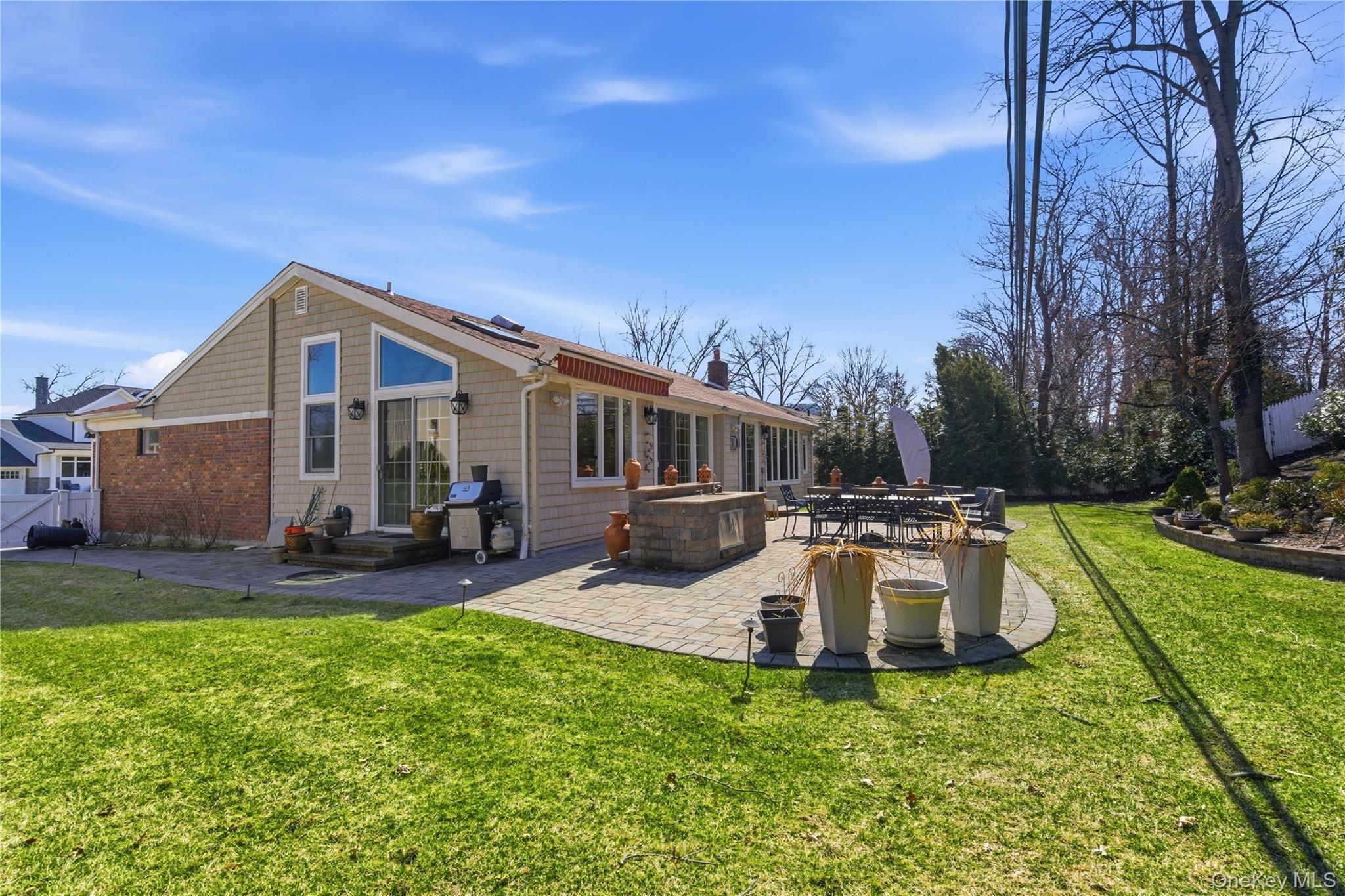 24 Green Drive, Roslyn, NY 11576