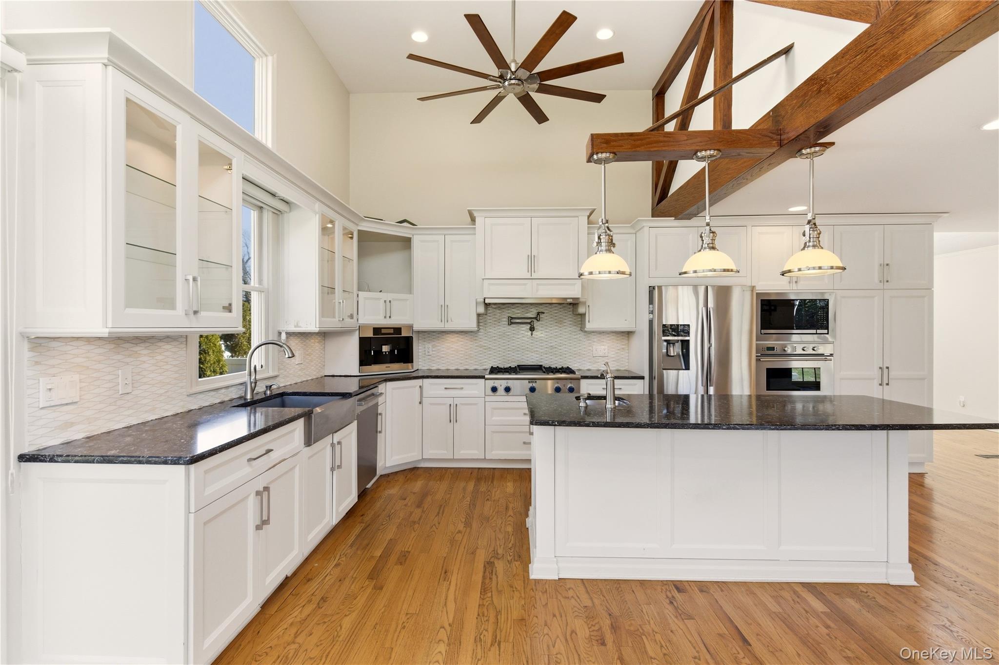 24 Green Drive, Roslyn, NY 11576