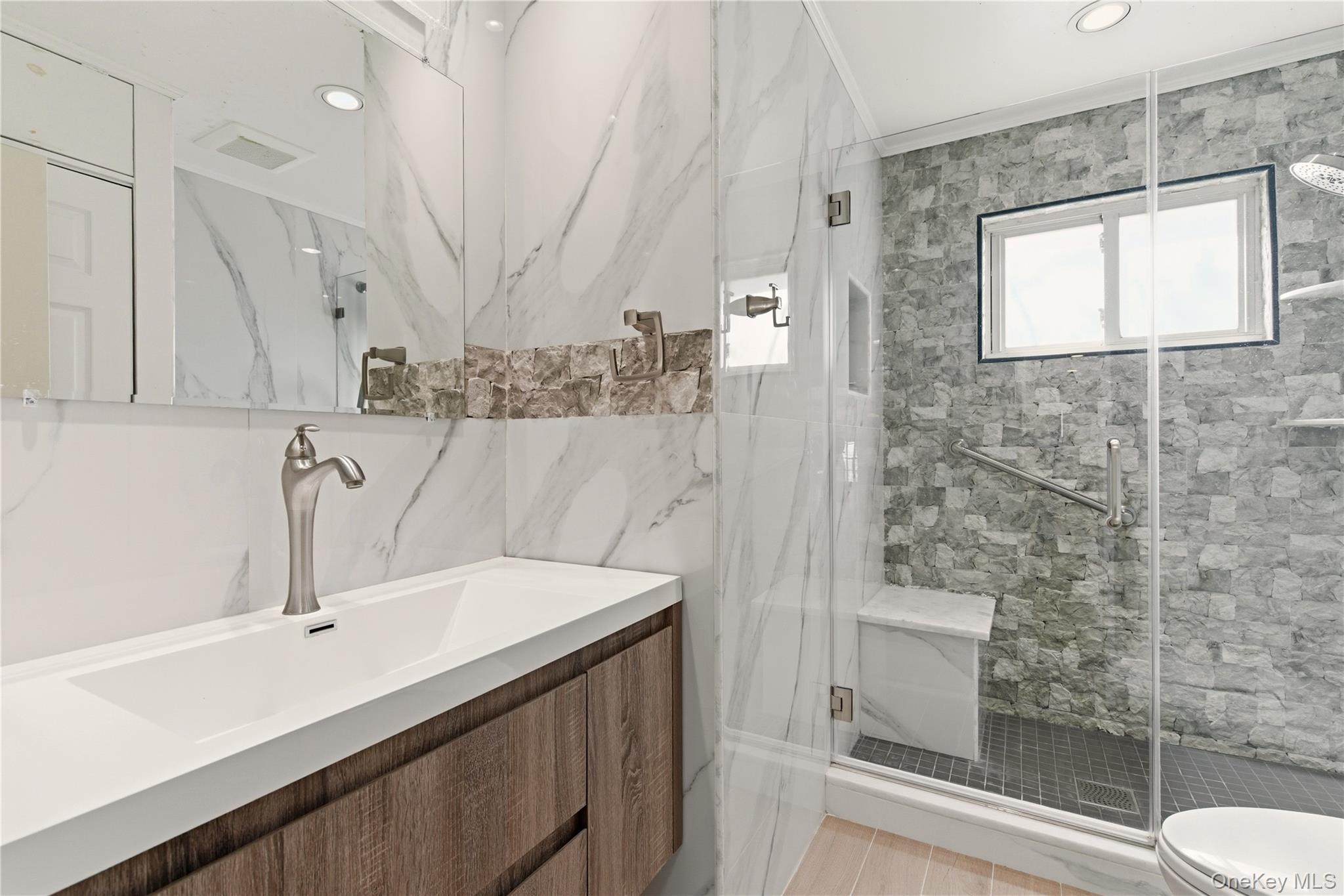 24 Green Drive, Roslyn, NY 11576