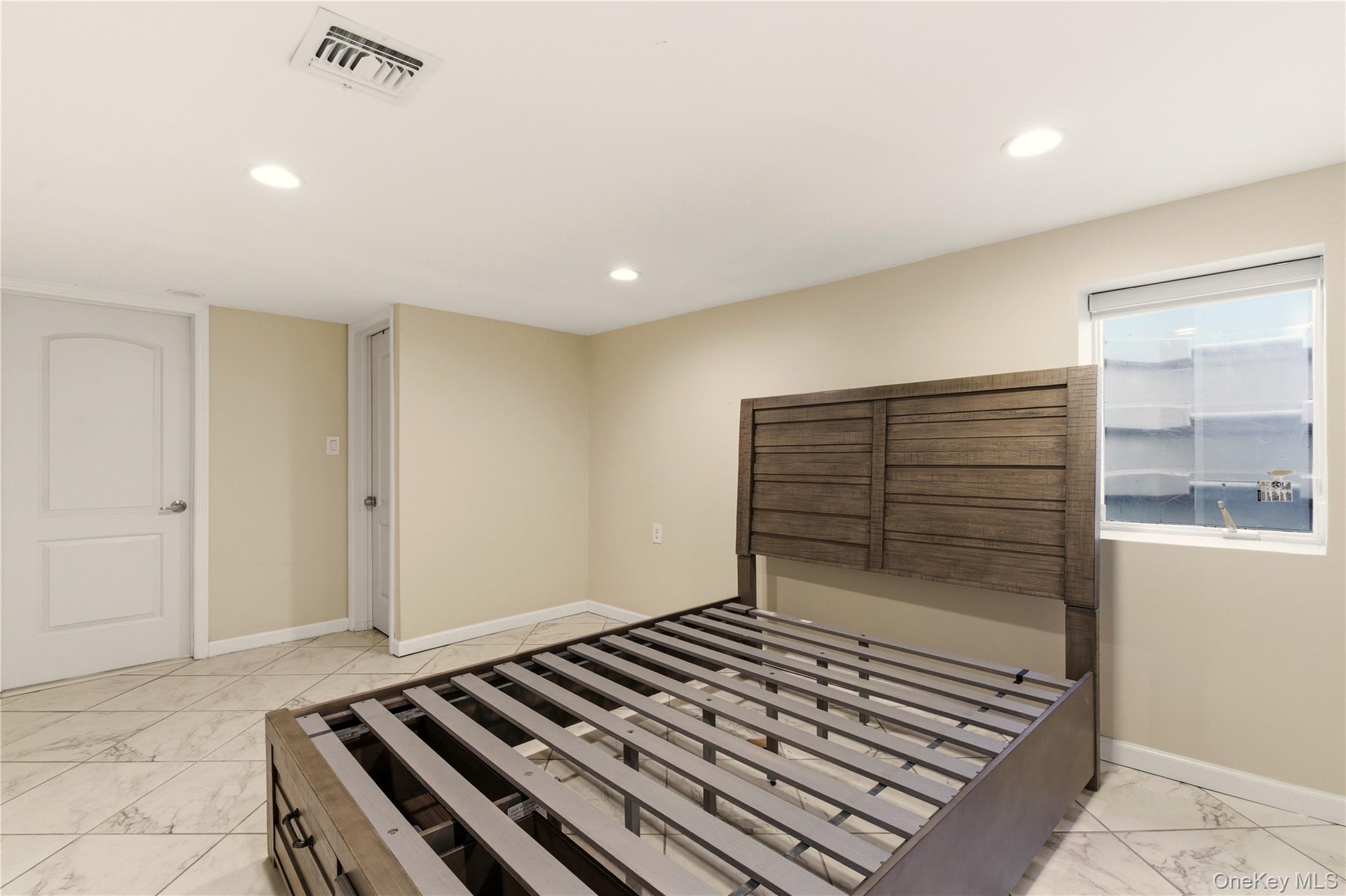 24 Green Drive, Roslyn, NY 11576