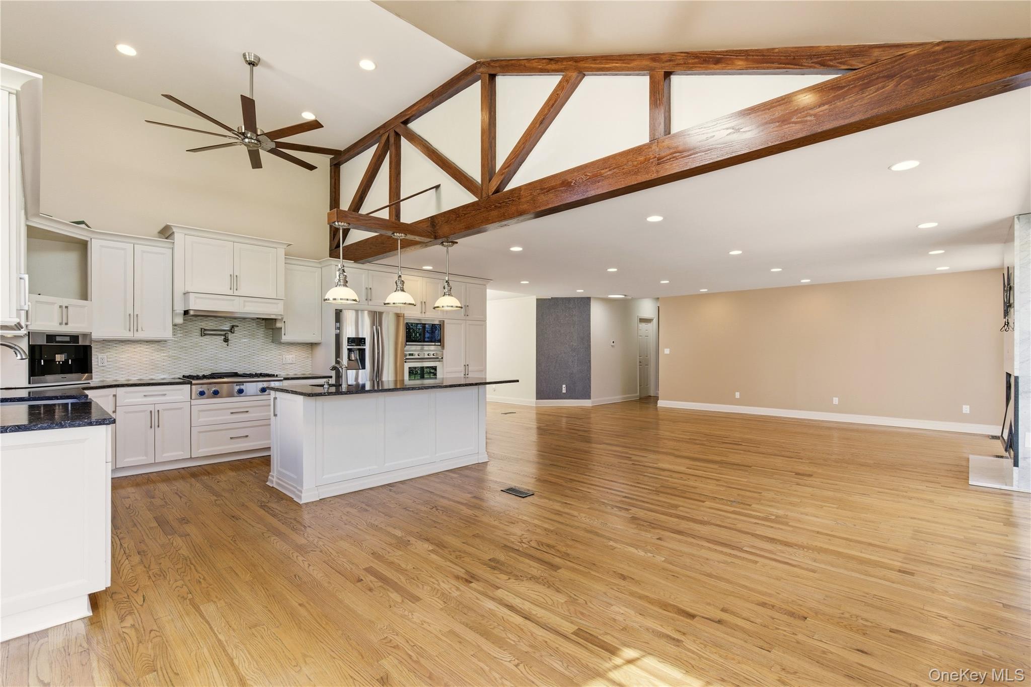 24 Green Drive, Roslyn, NY 11576