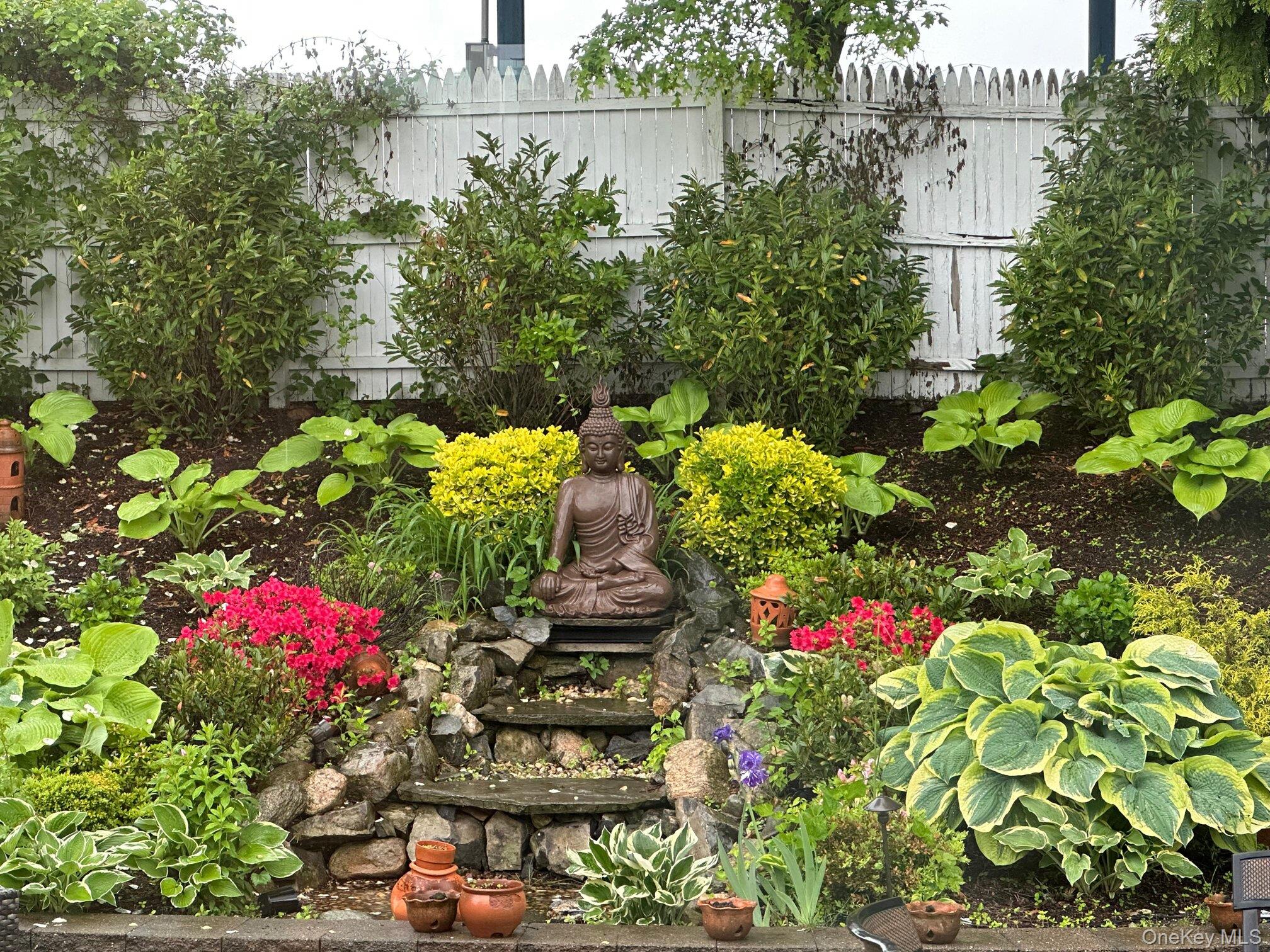 24 Green Drive, Roslyn, NY 11576