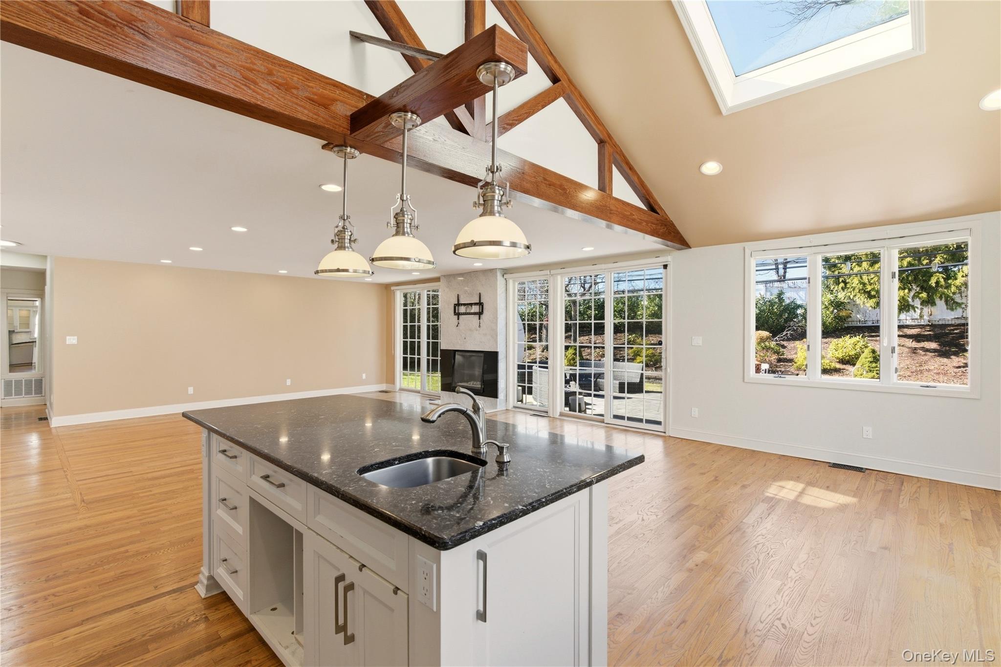 24 Green Drive, Roslyn, NY 11576