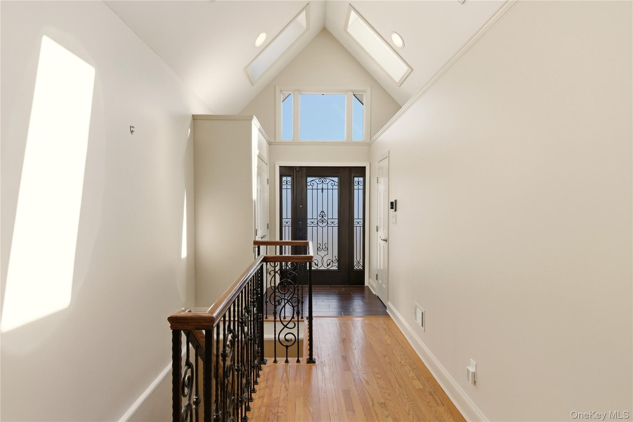 24 Green Drive, Roslyn, NY 11576