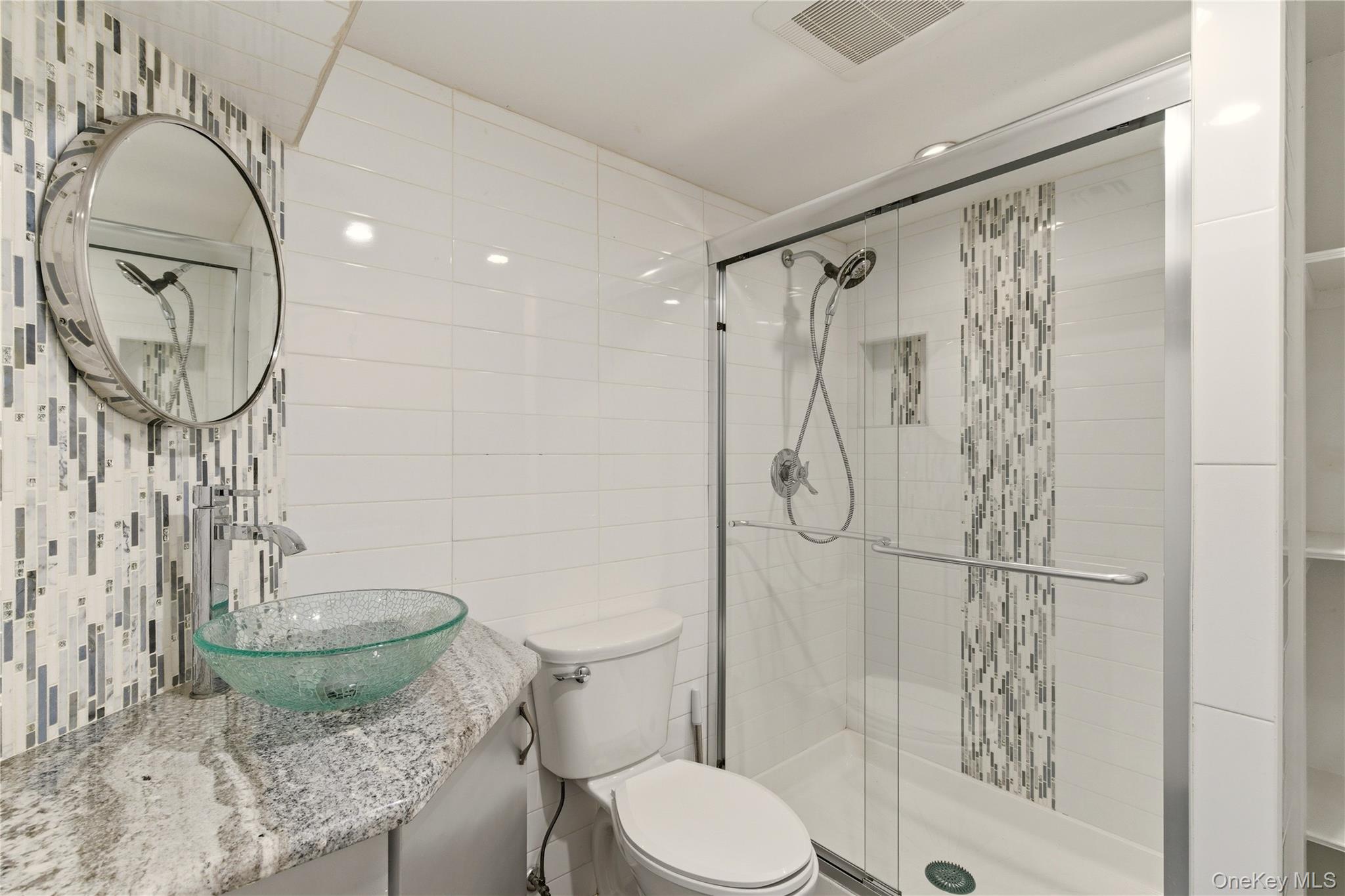 24 Green Drive, Roslyn, NY 11576