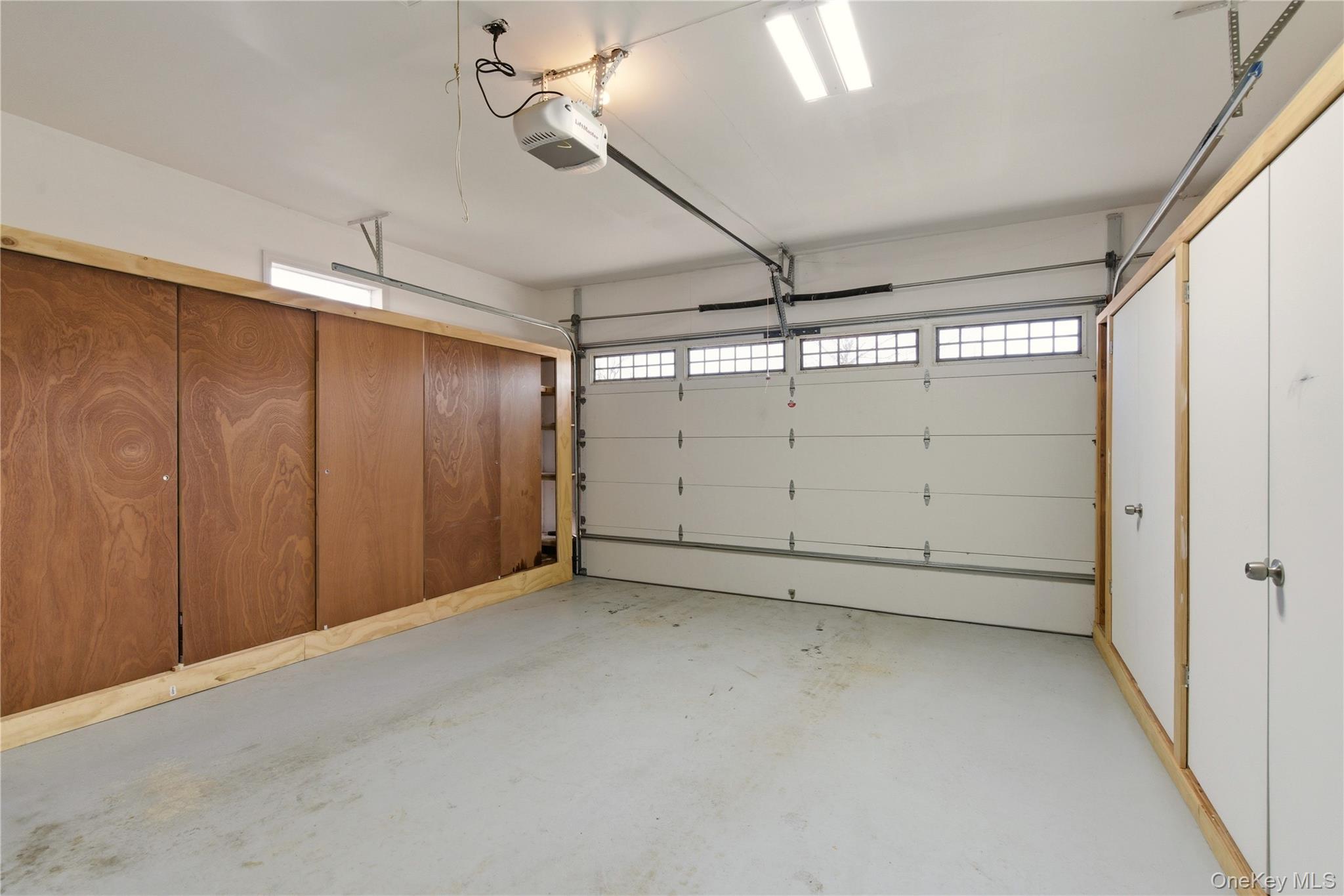 24 Green Drive, Roslyn, NY 11576